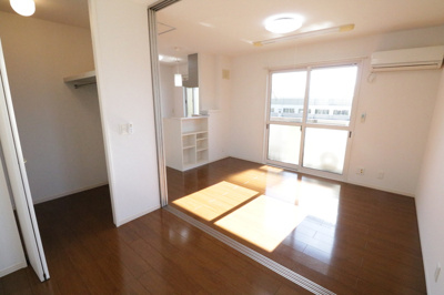 【洋室】 | ロイヤルガーデン砺波Ⅱ　Ｂ