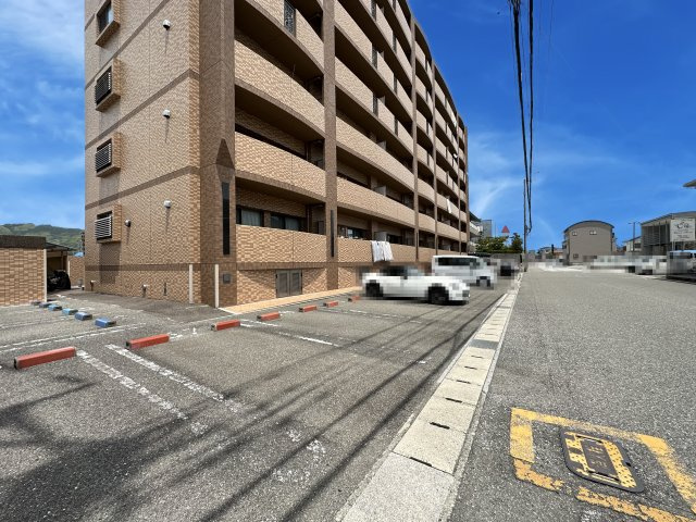 マリベールTANOUCHIⅠ番館の駐車場
