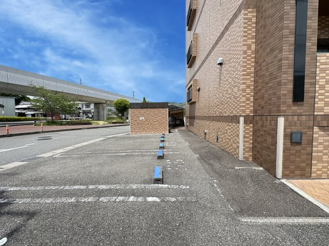 マリベールTANOUCHIⅠ番館の駐車場
