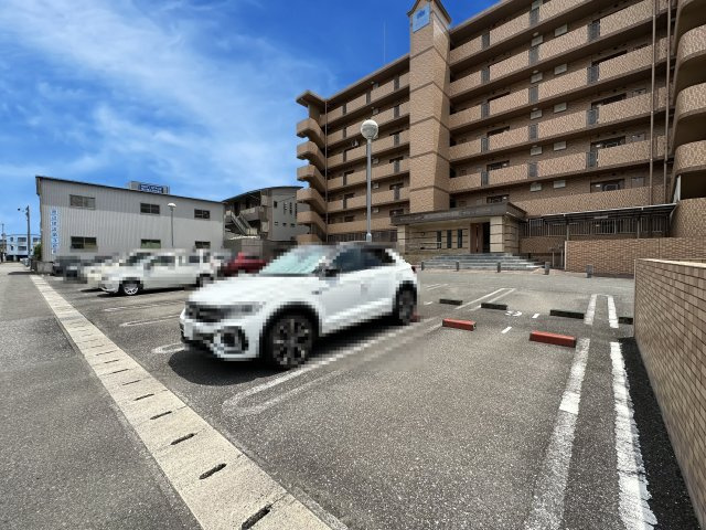 マリベールTANOUCHIⅠ番館の駐車場