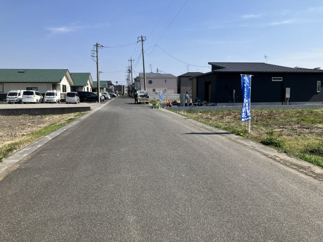 敷地面積９４坪　売地　越谷市三野宮④の外観|前面道路：北東側公道７ｍ！お車の出し入れもラクラクです♪
現地（2026年3月）撮影
