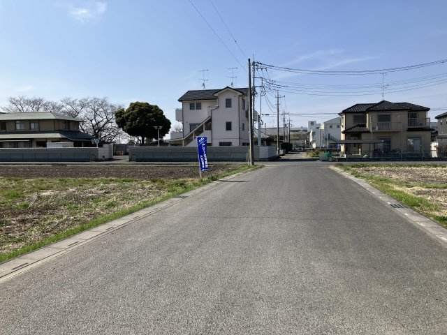 敷地面積９４坪　売地　越谷市三野宮④の前面道路含む現地写真|前面道路：北東側公道７ｍ、お車の出し入れもラクラクです♪
現地（2026年3月）撮影
