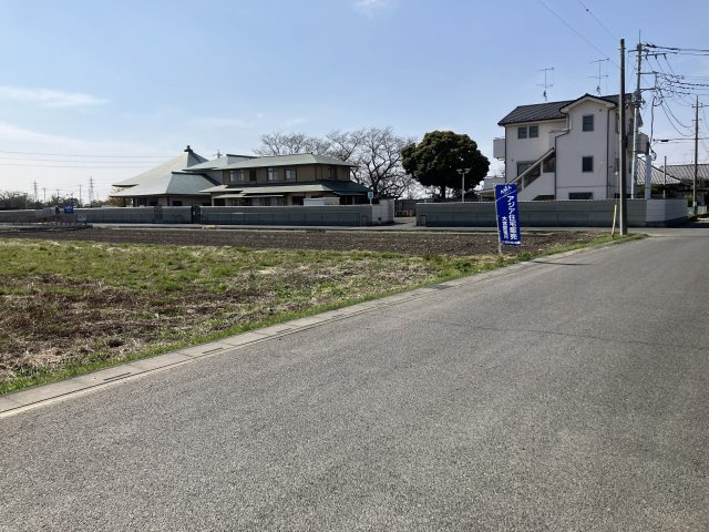 敷地面積９４坪　売地　越谷市三野宮④の前面道路含む現地写真|前面道路：北東側公道７ｍ、お車の出し入れもラクラクです♪
現地（2026年3月）撮影
