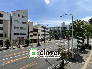 【展望】 | 眼前に広がる空の雄大さと、このお部屋の自慢の一つである「眺望」をご覧ください。毎日、この景色を独り占めできる新生活に夢が広がります。～即日のご見学可能～　お問合せはお気軽にどうぞ。
