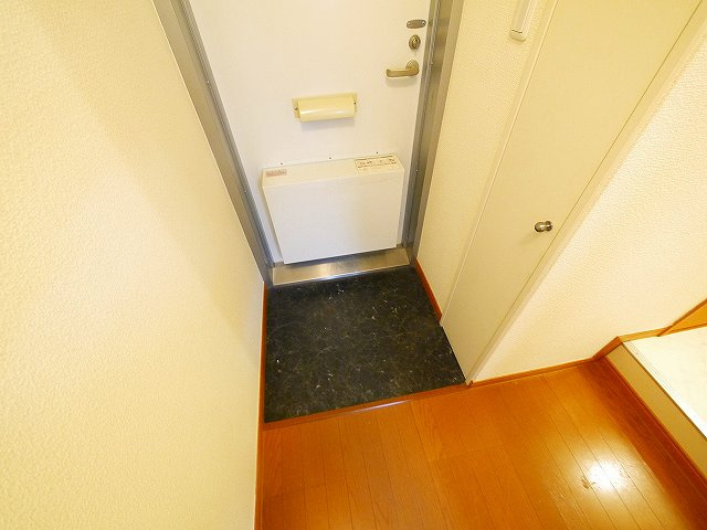 レオパレスクレール　ヨシノの玄関|シンプルで使いやすい玄関です