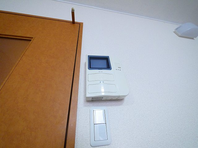 レオパレスクレール　ヨシノのセキュリティ|お顔が見えるモニター付きインターホンもございます。