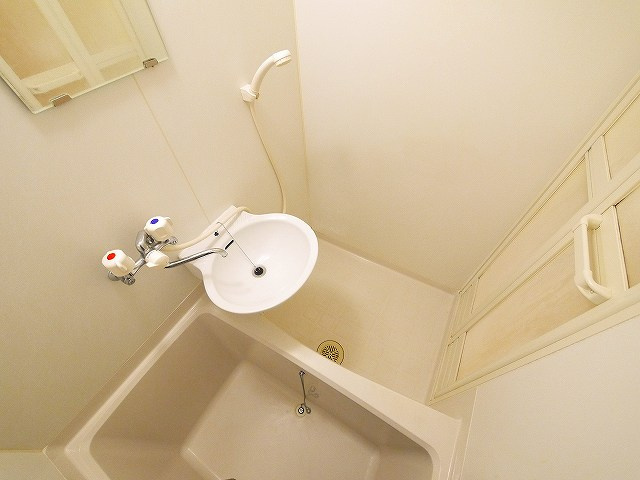 レオパレスクレール　ヨシノの浴室|落ち着いた空間のお風呂です