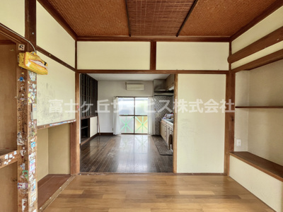 【居間・リビング】 | 磐田市海老島　平屋中古住宅 | 二部屋繋げると12.5帖の広さになります