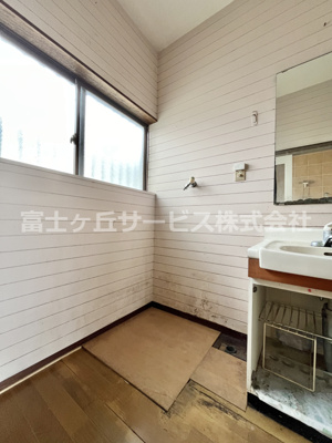 【ランドリースペース】 | 磐田市海老島　平屋中古住宅 | 洗濯機置き場です