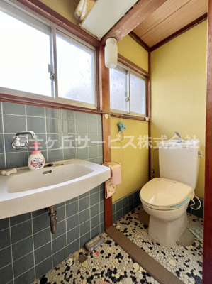 【トイレ】 | 磐田市海老島　平屋中古住宅 | 【離れ】トイレです