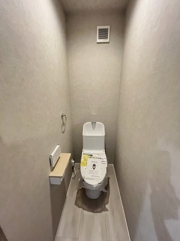 【トイレ】 | 福岡市早良区野芥6丁目BH　1号地（全1棟）【仲介手数料無料・0円】 | 現地写真。1階のトイレです。