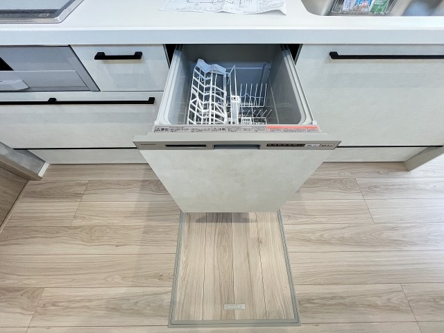 【キッチン】 | 福岡市早良区野芥6丁目BH　1号地（全1棟）【仲介手数料無料・0円】 | 現地写真。食洗器が付いてます。