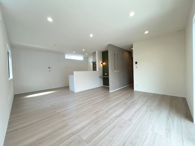 【居間・リビング】 | 福岡市早良区野芥6丁目BH　1号地（全1棟）【仲介手数料無料・0円】 | 現地写真。リビングです。