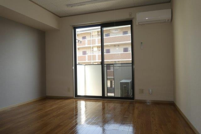 フローレ水江の洋室