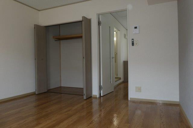 フローレ水江の洋室