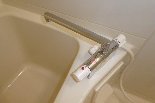 フローレ水江の浴室|サーモスタッド付き水栓