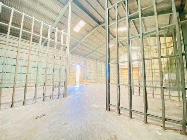 岡町貸倉庫の内装