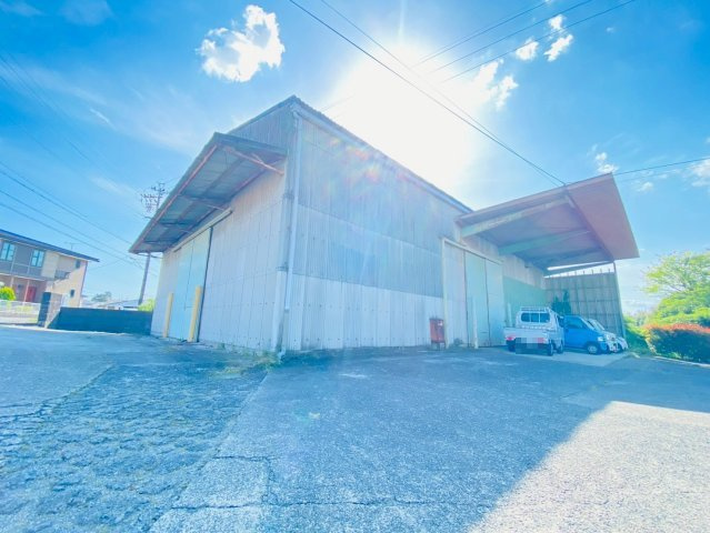岡町貸倉庫の外観