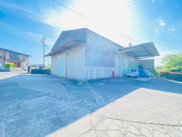 岡町貸倉庫の駐車場