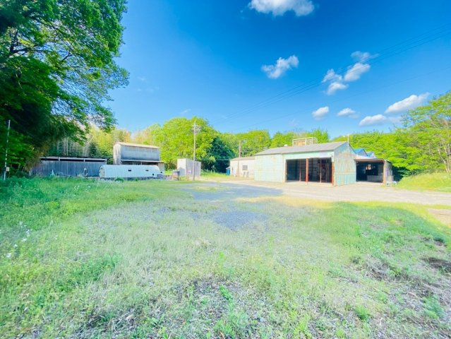 岡町貸倉庫の駐車場