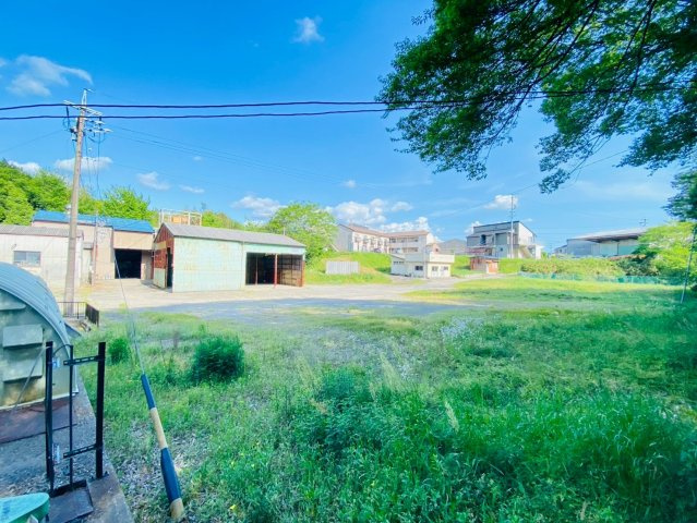 岡町貸倉庫の駐車場