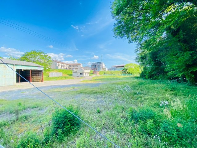 岡町貸倉庫の駐車場