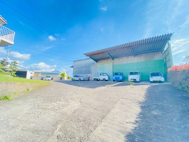 岡町貸倉庫の駐車場