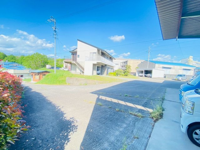 岡町貸倉庫の駐車場