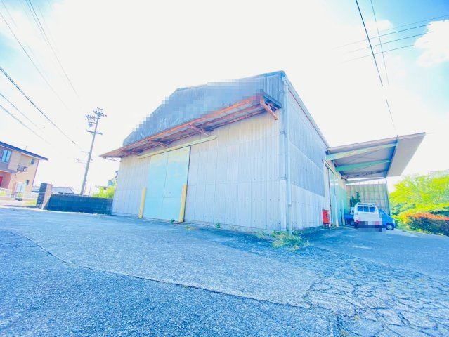 岡町貸倉庫の外観