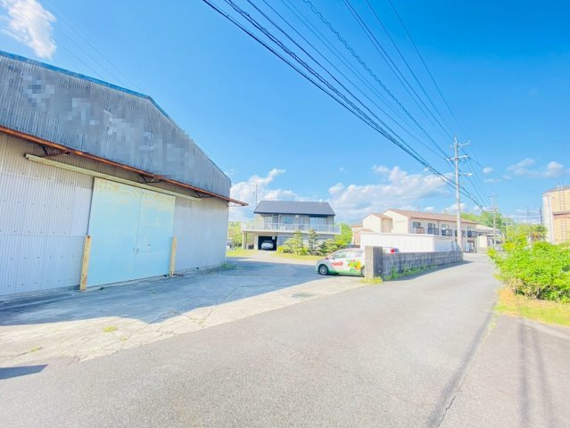 岡町貸倉庫の外観