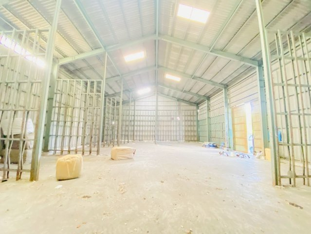 岡町貸倉庫の内装