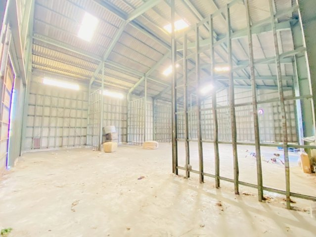 岡町貸倉庫の内装