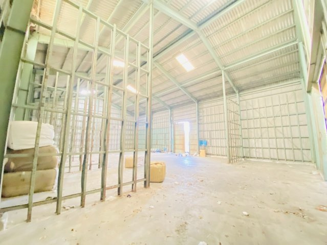 岡町貸倉庫の内装