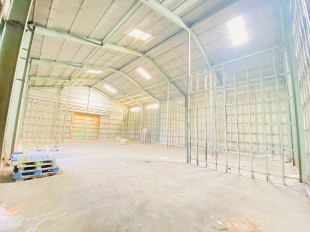 岡町貸倉庫の内装