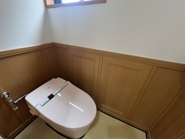 サウナ×ルーバルあります！整いリフォーム【保土ヶ谷区峰岡町】中古戸建のトイレ|コンパクトで使いやすいトイレです