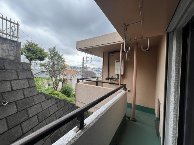 サウナ×ルーバルあります！整いリフォーム【保土ヶ谷区峰岡町】中古戸建のバルコニー|バルコニーがあります