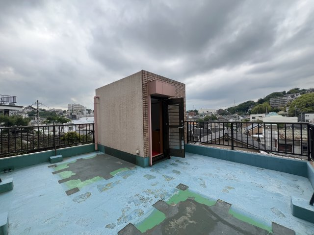 サウナ×ルーバルあります！整いリフォーム【保土ヶ谷区峰岡町】中古戸建のバルコニー|バルコニーからの眺めを楽しみながら食事をしませんか