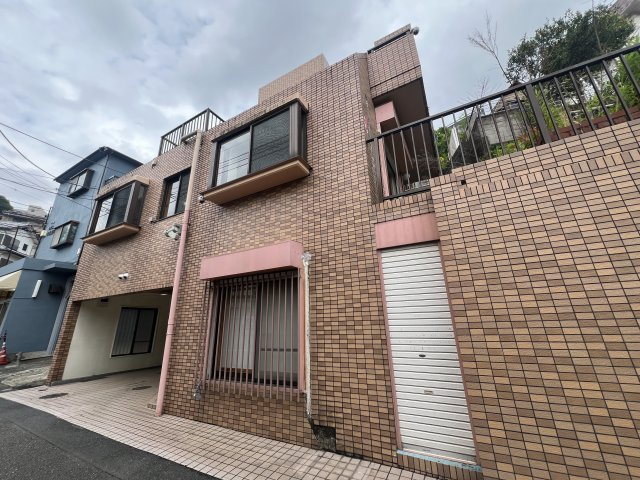 サウナ×ルーバルあります！整いリフォーム【保土ヶ谷区峰岡町】中古戸建の外観|落ち着いた雰囲気の外観です