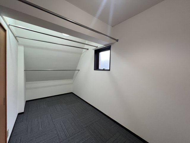 サウナ×ルーバルあります！整いリフォーム【保土ヶ谷区峰岡町】中古戸建の洋室|スタンダードな洋室です