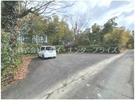 亀岡市篠町篠下長尾　貸店舗の駐車場