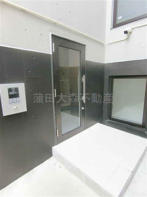 イスフールのエントランス|エントランス前