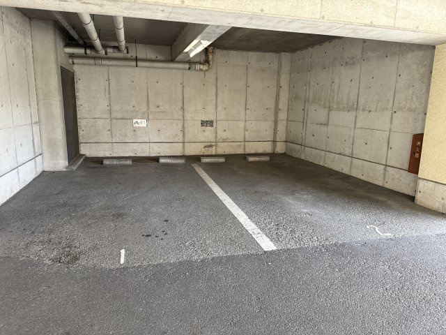 シャルム・ヒメゴーの駐車場