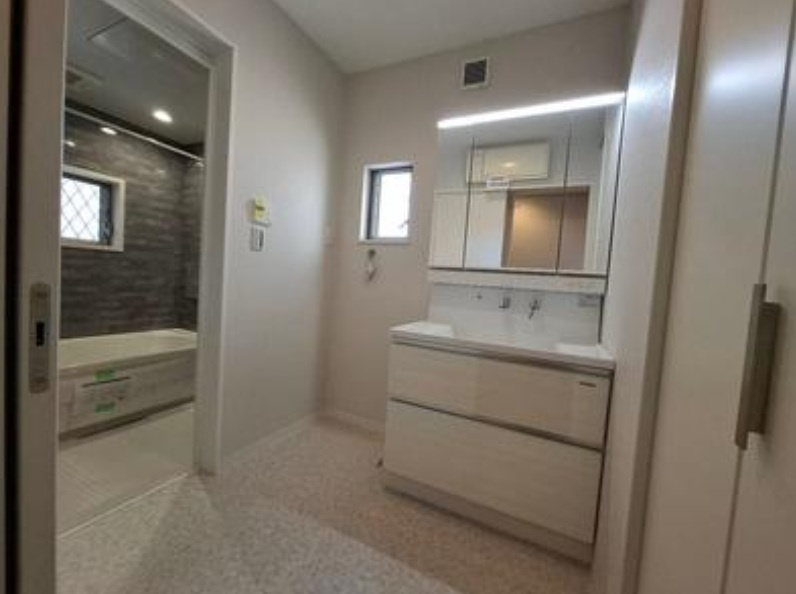 堺市中区福田　リフォーム済み3SLDK中古戸建の独立洗面台|リフォーム済みでキレイです♪
