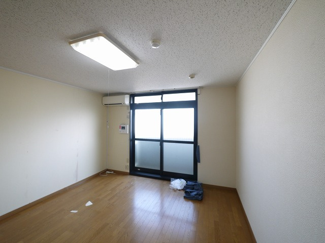 レオパレス冨田の居間・リビング|ゆったりとした居間です