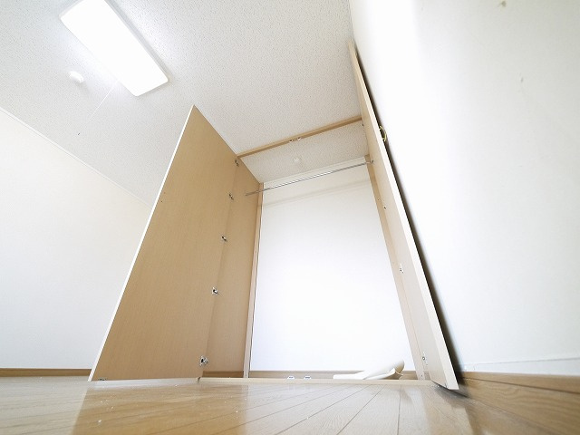 レオパレス冨田の収納|たっぷりとした収納スペースです
