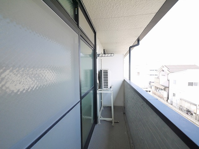 レオパレス冨田のバルコニー|お洗濯にも便利なバルコニー付き