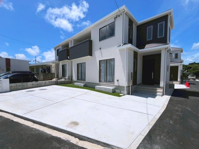 ハートフルタウンうるま市赤野　D号棟の外観|駐車並列4台可能