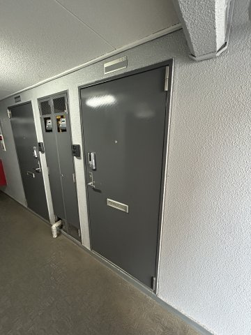 エマーユ若葉の玄関