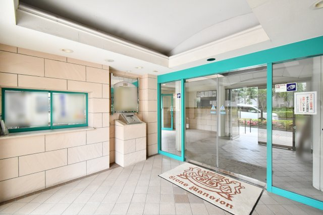 ライオンズシティ春日部のエントランス|『物件を今日見てみたい』といった当日のご案内、同条件などの物件、他社様掲載物件もご紹介可能！一日でまとめて内覧したい方、ぜひ当社までお問い合わせ下さい。スタッフ一同皆様のご連絡お待ちしております！