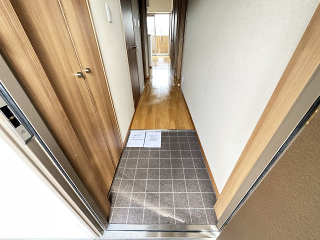 高知インターマンションの玄関